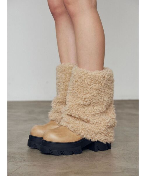 EMODA(エモダ)の「テディブーツ(ブーツ・レディース・アイボリー/ブラック・SMALL/LARGE/MEDIUM)」の2枚目の写真