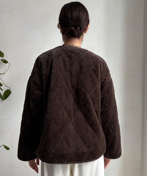 DouDou(ドゥドゥ)の「【WEB限定】リバーシブルファーキルトコート(その他アウター・レディース・グレイッシュベージュ/チャコールグレー/ブラウン・FREE)」の13枚目の写真