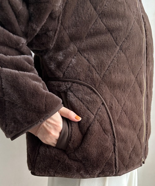 DouDou(ドゥドゥ)の「【WEB限定】リバーシブルファーキルトコート(その他アウター・レディース・グレイッシュベージュ/チャコールグレー/ブラウン・FREE)」の8枚目の写真