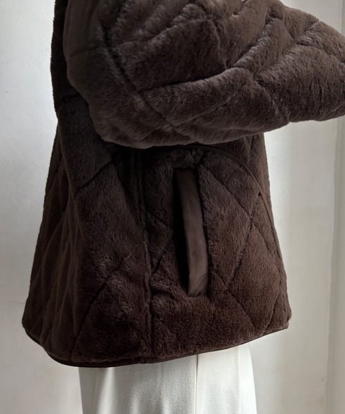 DouDou(ドゥドゥ)の「【WEB限定】リバーシブルファーキルトコート(その他アウター・レディース・グレイッシュベージュ/チャコールグレー/ブラウン・FREE)」の7枚目の写真