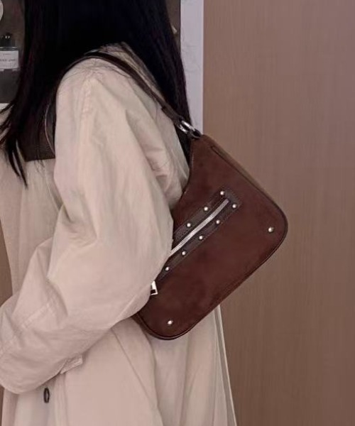 LAC-VERT(ラック・ヴェール)の「ヴィンテージ風スタッズバッグ(ハンドバッグ・レディース・ブラウン/キャメル/ピンク・FREE)」の5枚目の写真