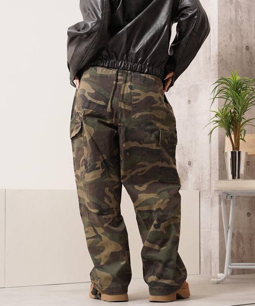 1111clothing(ワンフォークロージング)の「バイオウォッシュ 迷彩ワイドカーゴパンツ / Bio-Wash Camo Wide Cargo Pants(カーゴパンツ・メンズ・デザートカモ/ウッドランド/リアルツリーカモ・M/L/XL)」の17枚目の写真