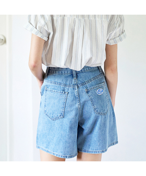 SLOWLOLLI(スローローリ)の「Side slit denim short pants - Light Blue(その他パンツ・レディース・グレー/ライトブルー/ブラック・1(S)/2(M)/3(L))」の1枚目の写真