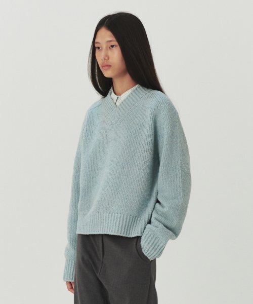 LEVAR(レバー)の「Multi-Boucle V-Neck Knit - Sky Blue(ニット/セーター・レディース・スカイブルー・FREE)」の4枚目の写真