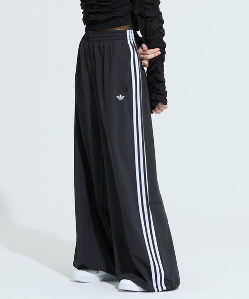 adidas（アディダス）の「アディダス オリジナルス レース ADILENIUM FB TP パンツ / アディダスオリジナルス adidas Originals（スウェットパンツ・レディース・ブラック/レッド・X-LARGE/LARGE/XX-LARGE/MEDIUM/X-SMALL/SMALL）」の14枚目の写真