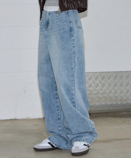 OURDAYZ（アワーデイズ）の「ベルイズワイドレッグデニムパンツ[ライトブルー]（デニムパンツ・レディース・その他・LARGE/MEDIUM/SMALL/X-SMALL）」の4枚目の写真