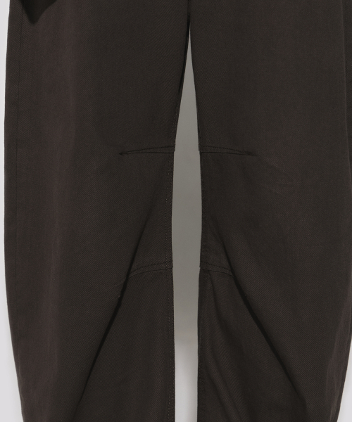 WESLEYHYUSTON（ウェズリーユーストン）の「Curved dart detail wide denim pants dark grey（デニムパンツ・メンズ・その他・SMALL/LARGE/MEDIUM）」の4枚目の写真