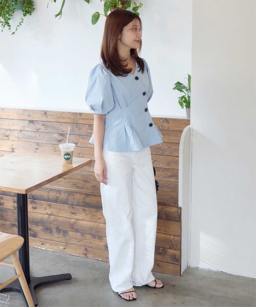 titivate(ティティベイト)の「アシンメトリーペプラムデザインブラウス(シャツ/ブラウス・レディース・ネイビー/オフホワイト/ライトブルー/グレイッシュベージュ・S/L/M)」の19枚目の写真