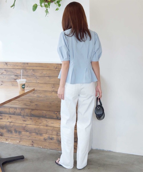 titivate(ティティベイト)の「アシンメトリーペプラムデザインブラウス(シャツ/ブラウス・レディース・ネイビー/オフホワイト/ライトブルー/グレイッシュベージュ・S/L/M)」の20枚目の写真