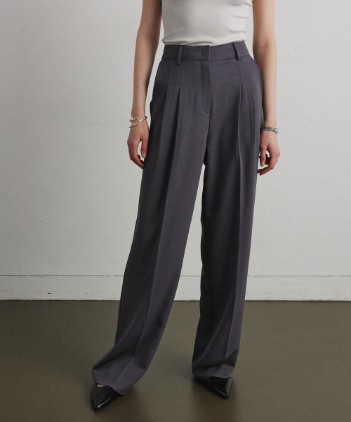 AHRE(アフレ)の「PLEAT BALANCE SLACKS_DARK GREY(スラックス・レディース・その他・SMALL/MEDIUM/LARGE)」の1枚目の写真