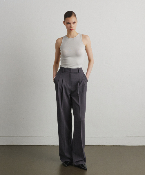 AHRE(アフレ)の「PLEAT BALANCE SLACKS_DARK GREY(スラックス・レディース・その他・SMALL/MEDIUM/LARGE)」の4枚目の写真