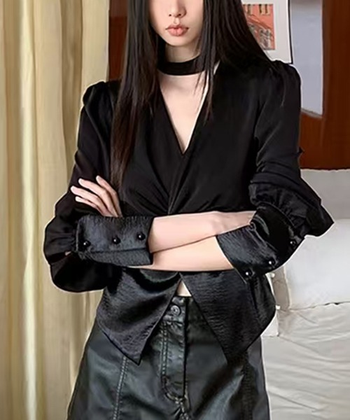 AsheKsha(アシクシャ)の「レトロなベルベットのネックストラップ付きVネック長袖トップス(Tシャツ/カットソー・レディース・ブラック/モカ・M)」の5枚目の写真