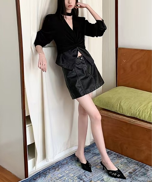 AsheKsha(アシクシャ)の「レトロなベルベットのネックストラップ付きVネック長袖トップス(Tシャツ/カットソー・レディース・ブラック/モカ・M)」の6枚目の写真