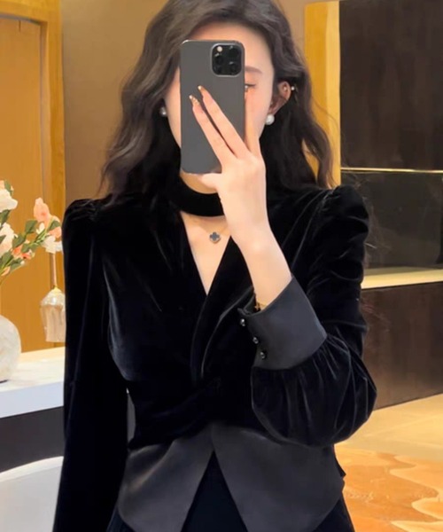 AsheKsha(アシクシャ)の「レトロなベルベットのネックストラップ付きVネック長袖トップス(Tシャツ/カットソー・レディース・ブラック/モカ・M)」の14枚目の写真