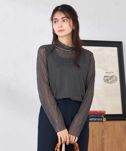 a.v.v(アーヴェヴェ)の「シアーウェーブハイネックカットソー(Tシャツ/カットソー・レディース・アイボリー/チャコールグレー/グレー・36/38/40)」の14枚目の写真