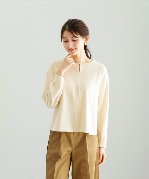 White Collection（ホワイトコレクション）の「【 ディテール映え 】 ドライタッチフライス・3WAYカシュクールブラウス（シャツ/ブラウス・レディース・アイボリー/チャコールグレー/ブラック・L/M/S）」の22枚目の写真