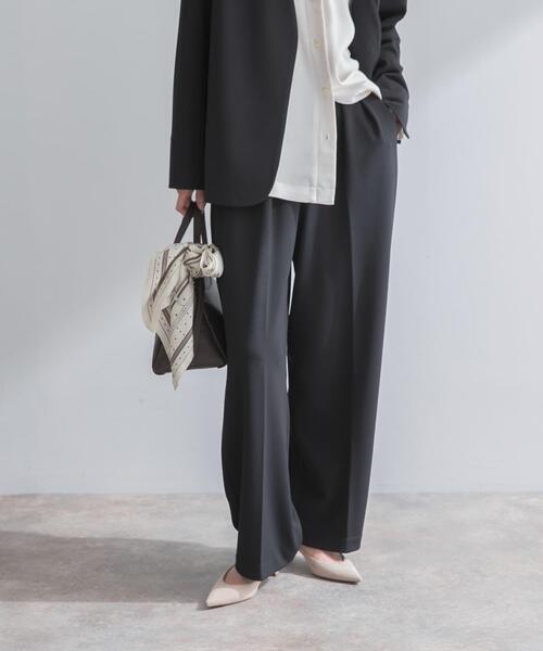 URBAN RESEARCH ROSSO WOMEN（アーバンリサーチ　ロッソ）の「ストレッチツイルタックストレートパンツ（その他パンツ・レディース・ブラック/ライトベージュ・36/38）」の2枚目の写真