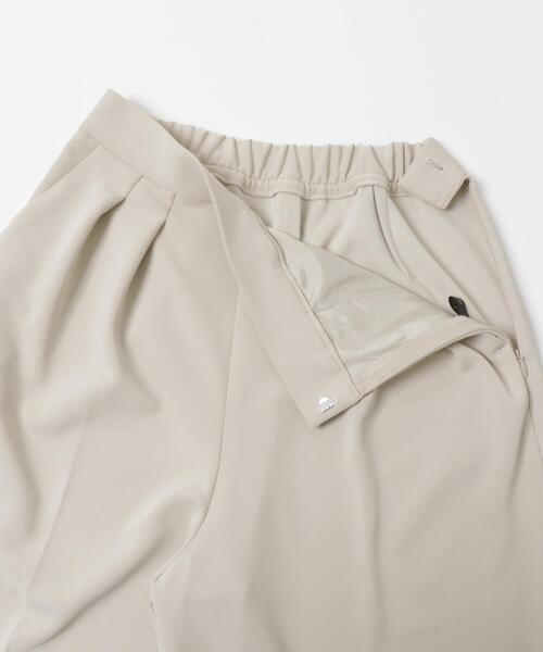 URBAN RESEARCH ROSSO WOMEN（アーバンリサーチ　ロッソ）の「ストレッチツイルタックストレートパンツ（その他パンツ・レディース・ブラック/ライトベージュ・36/38）」の9枚目の写真