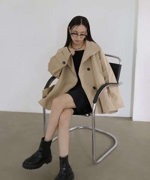 hellam（へラム）の「スタンドカラーケープトレンチコート（テーラードジャケット・レディース・アイボリー/ブラック/ベージュ・FREE）」の4枚目の写真