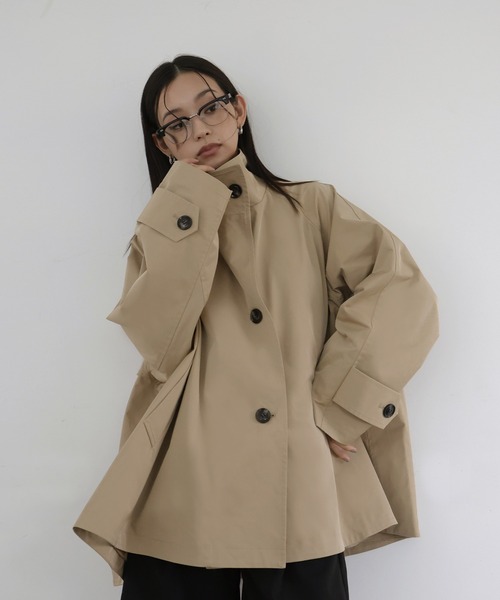 hellam（へラム）の「スタンドカラーケープトレンチコート（テーラードジャケット・レディース・アイボリー/ブラック/ベージュ・FREE）」の6枚目の写真