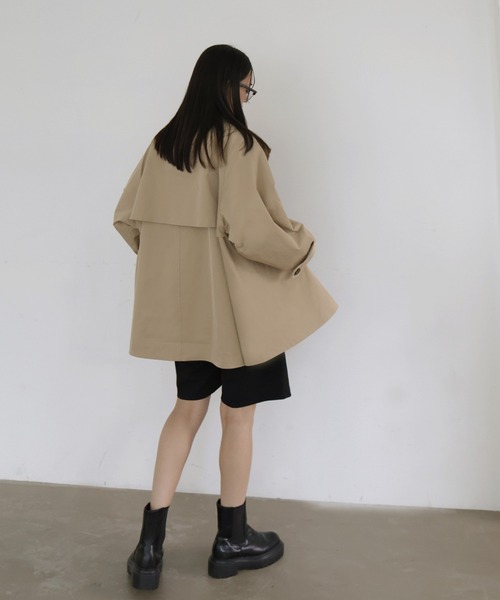 hellam（へラム）の「スタンドカラーケープトレンチコート（テーラードジャケット・レディース・アイボリー/ブラック/ベージュ・FREE）」の7枚目の写真