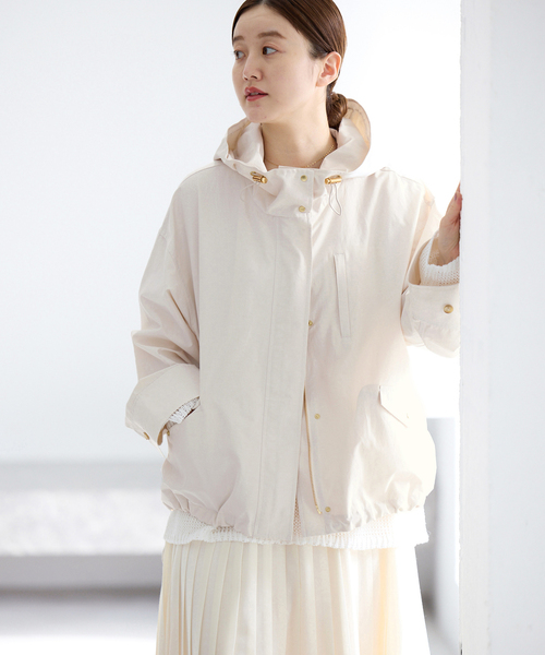 IENA（イエナ）の「撥水フーディーブルゾン（マウンテンパーカー・レディース・ブラック/アイボリー/ベージュ系その他・FREE）」の2枚目の写真