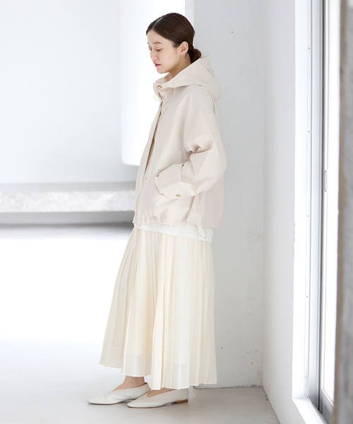 IENA（イエナ）の「撥水フーディーブルゾン（マウンテンパーカー・レディース・ブラック/アイボリー/ベージュ系その他・FREE）」の4枚目の写真