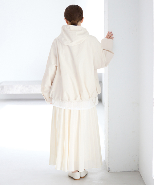 IENA（イエナ）の「撥水フーディーブルゾン（マウンテンパーカー・レディース・ブラック/アイボリー/ベージュ系その他・FREE）」の5枚目の写真