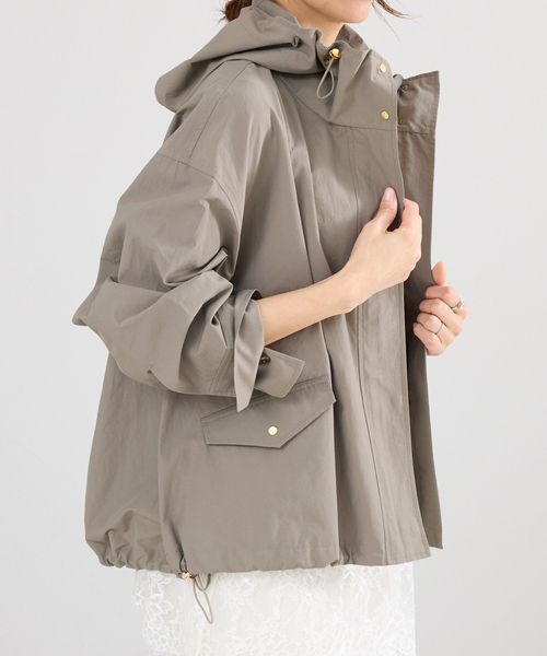 IENA（イエナ）の「撥水フーディーブルゾン（マウンテンパーカー・レディース・ブラック/アイボリー/ベージュ系その他・FREE）」の6枚目の写真