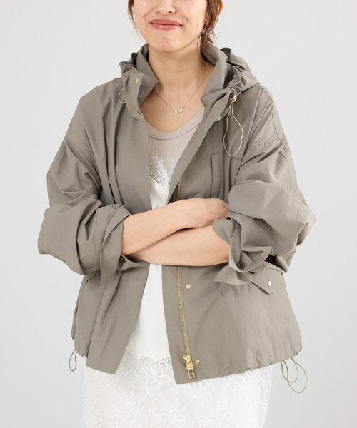 IENA（イエナ）の「撥水フーディーブルゾン（マウンテンパーカー・レディース・ブラック/アイボリー/ベージュ系その他・FREE）」の7枚目の写真