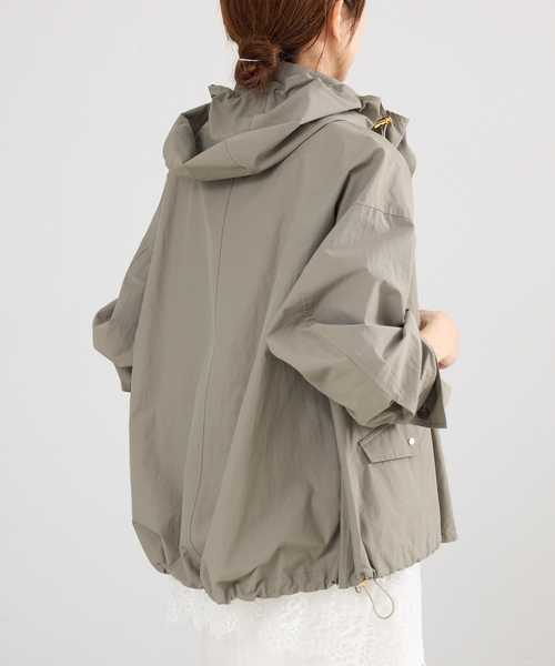 IENA（イエナ）の「撥水フーディーブルゾン（マウンテンパーカー・レディース・ブラック/アイボリー/ベージュ系その他・FREE）」の9枚目の写真