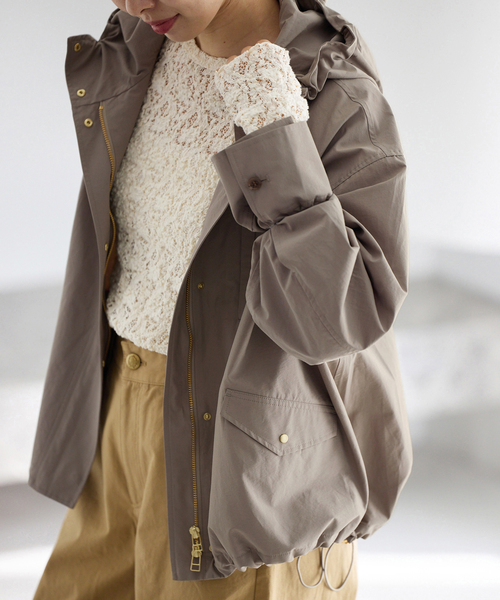 IENA（イエナ）の「撥水フーディーブルゾン（マウンテンパーカー・レディース・ブラック/アイボリー/ベージュ系その他・FREE）」の15枚目の写真