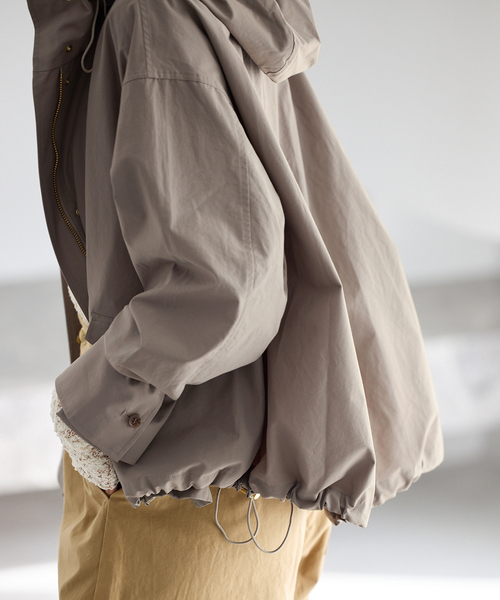 IENA（イエナ）の「撥水フーディーブルゾン（マウンテンパーカー・レディース・ブラック/アイボリー/ベージュ系その他・FREE）」の18枚目の写真