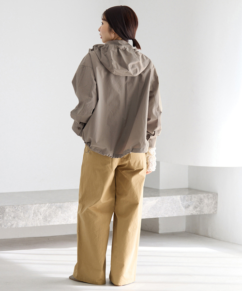 IENA（イエナ）の「撥水フーディーブルゾン（マウンテンパーカー・レディース・ブラック/アイボリー/ベージュ系その他・FREE）」の21枚目の写真