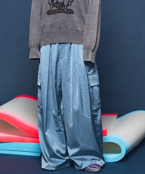 MAISON SPECIAL（メゾンスペシャル）の「《UNISEX》Drapery Satin Prime-Wide Cargo Pants/ドレーパリーサテンプライムワイドカーゴパンツ【MAISON SPECIAL/メゾンスペシャル】（カーゴパンツ・メンズ・ブラック/ライトブルー/チャコールグレー/キャメル・0/1/2）」の2枚目の写真
