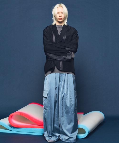 MAISON SPECIAL（メゾンスペシャル）の「《UNISEX》Drapery Satin Prime-Wide Cargo Pants/ドレーパリーサテンプライムワイドカーゴパンツ【MAISON SPECIAL/メゾンスペシャル】（カーゴパンツ・メンズ・ブラック/ライトブルー/チャコールグレー/キャメル・0/1/2）」の6枚目の写真