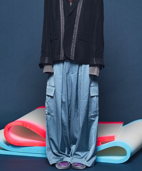 MAISON SPECIAL（メゾンスペシャル）の「《UNISEX》Drapery Satin Prime-Wide Cargo Pants/ドレーパリーサテンプライムワイドカーゴパンツ【MAISON SPECIAL/メゾンスペシャル】（カーゴパンツ・メンズ・ブラック/ライトブルー/チャコールグレー/キャメル・0/1/2）」の16枚目の写真
