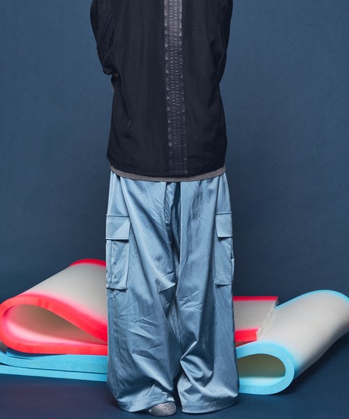 MAISON SPECIAL（メゾンスペシャル）の「《UNISEX》Drapery Satin Prime-Wide Cargo Pants/ドレーパリーサテンプライムワイドカーゴパンツ【MAISON SPECIAL/メゾンスペシャル】（カーゴパンツ・メンズ・ブラック/ライトブルー/チャコールグレー/キャメル・0/1/2）」の18枚目の写真