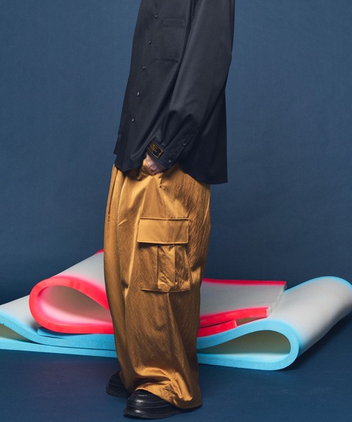 MAISON SPECIAL（メゾンスペシャル）の「《UNISEX》Drapery Satin Prime-Wide Cargo Pants/ドレーパリーサテンプライムワイドカーゴパンツ【MAISON SPECIAL/メゾンスペシャル】（カーゴパンツ・メンズ・ブラック/ライトブルー/チャコールグレー/キャメル・0/1/2）」の14枚目の写真