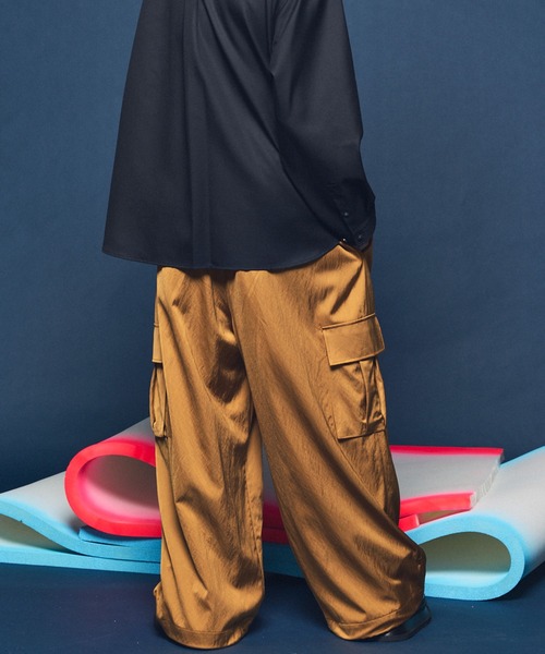 MAISON SPECIAL（メゾンスペシャル）の「《UNISEX》Drapery Satin Prime-Wide Cargo Pants/ドレーパリーサテンプライムワイドカーゴパンツ【MAISON SPECIAL/メゾンスペシャル】（カーゴパンツ・メンズ・ブラック/ライトブルー/チャコールグレー/キャメル・0/1/2）」の15枚目の写真
