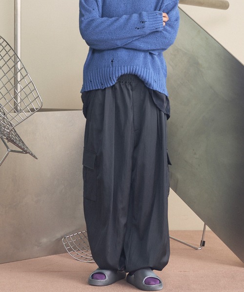MAISON SPECIAL（メゾンスペシャル）の「《UNISEX》Drapery Satin Prime-Wide Cargo Pants/ドレーパリーサテンプライムワイドカーゴパンツ【MAISON SPECIAL/メゾンスペシャル】（カーゴパンツ・メンズ・ブラック/ライトブルー/チャコールグレー/キャメル・0/1/2）」の7枚目の写真