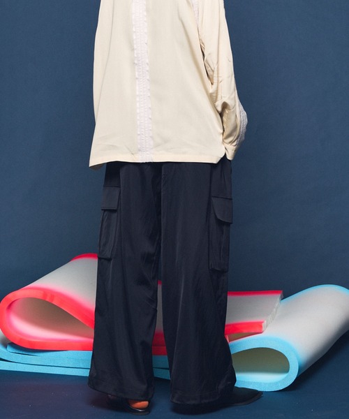 MAISON SPECIAL（メゾンスペシャル）の「《UNISEX》Drapery Satin Prime-Wide Cargo Pants/ドレーパリーサテンプライムワイドカーゴパンツ【MAISON SPECIAL/メゾンスペシャル】（カーゴパンツ・メンズ・ブラック/ライトブルー/チャコールグレー/キャメル・0/1/2）」の12枚目の写真