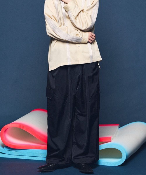 MAISON SPECIAL（メゾンスペシャル）の「《UNISEX》Drapery Satin Prime-Wide Cargo Pants/ドレーパリーサテンプライムワイドカーゴパンツ【MAISON SPECIAL/メゾンスペシャル】（カーゴパンツ・メンズ・ブラック/ライトブルー/チャコールグレー/キャメル・0/1/2）」の10枚目の写真