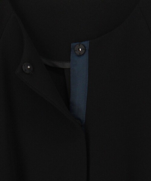 NOLLEY’S（ノーリーズ）の「カットジョーゼットノーカラーブルゾン（ブルゾン・レディース・ベージュ/ブラック・38）」の11枚目の写真