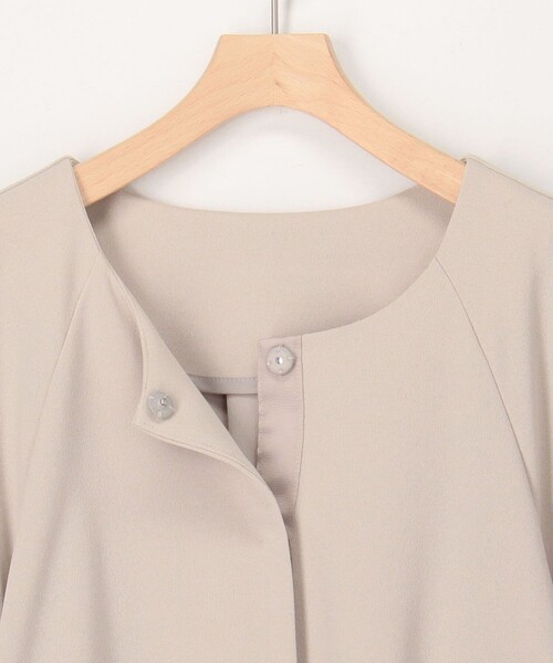 NOLLEY’S（ノーリーズ）の「カットジョーゼットノーカラーブルゾン（ブルゾン・レディース・ベージュ/ブラック・38）」の17枚目の写真