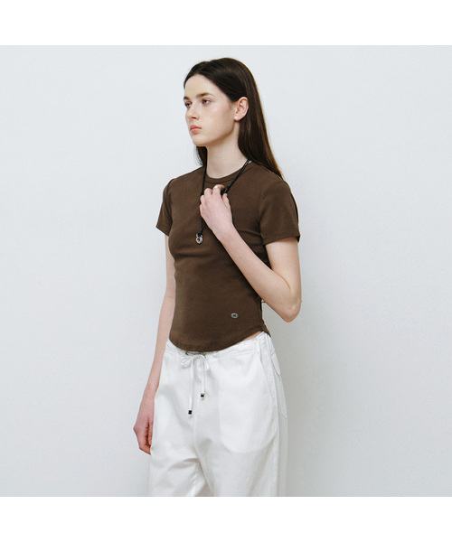 MONGDOL(モンドル)の「エッセンシャルラウンドネック半袖Tシャツ MDTS073_10 Colors(Tシャツ/カットソー・レディース・チャコールグレー/ホワイト/ブラック/ブラウン/ブルー/グリーン/レッド/ライトグレー/ネイビー/ライトピンク・SMALL/MEDIUM)」の5枚目の写真