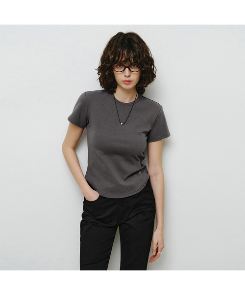 MONGDOL(モンドル)の「エッセンシャルラウンドネック半袖Tシャツ MDTS073_10 Colors(Tシャツ/カットソー・レディース・チャコールグレー/ホワイト/ブラック/ブラウン/ブルー/グリーン/レッド/ライトグレー/ネイビー/ライトピンク・SMALL/MEDIUM)」の3枚目の写真