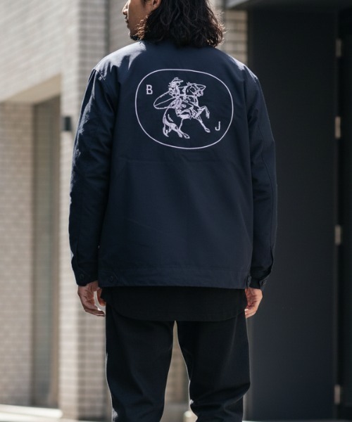 BANKS(バンクス)の「JACKET/BANKS JOURNAL(バンクスジャーナル)ワークジャケット バッグプリント(その他アウター・メンズ・カーキ/ネイビー・MEDIUM/LARGE)」の2枚目の写真