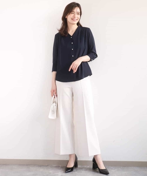 OFUON le MK(オフオンルエムケー)の「サテンジョーゼットVネックブラウス/接触冷感/UVカット/洗える/WEB限定サイズあり(シャツ/ブラウス・レディース・ホワイト/ピンク/ネイビー・40/38/36)」の5枚目の写真