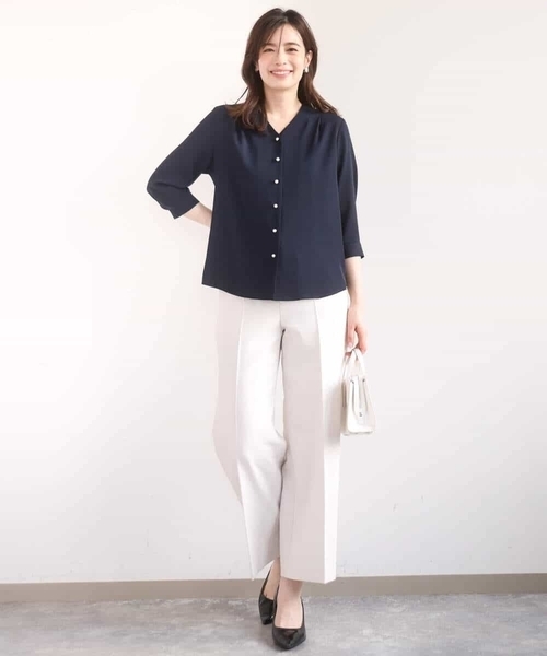 OFUON le MK(オフオンルエムケー)の「サテンジョーゼットVネックブラウス/接触冷感/UVカット/洗える/WEB限定サイズあり(シャツ/ブラウス・レディース・ホワイト/ピンク/ネイビー・40/38/36)」の7枚目の写真